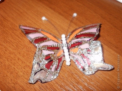 How-to-DIY-Beautiful-Butterflies-from-Plastic-Bottles-14.jpg