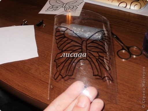 How-to-DIY-Beautiful-Butterflies-from-Plastic-Bottles-7.jpg