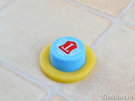 How-to-DIY-Cute-Button-Shaped-Shortbread-8.jpg