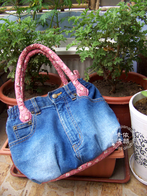 How-to-DIY-Easy-Handbag-from-Old-Jeans-2.jpg