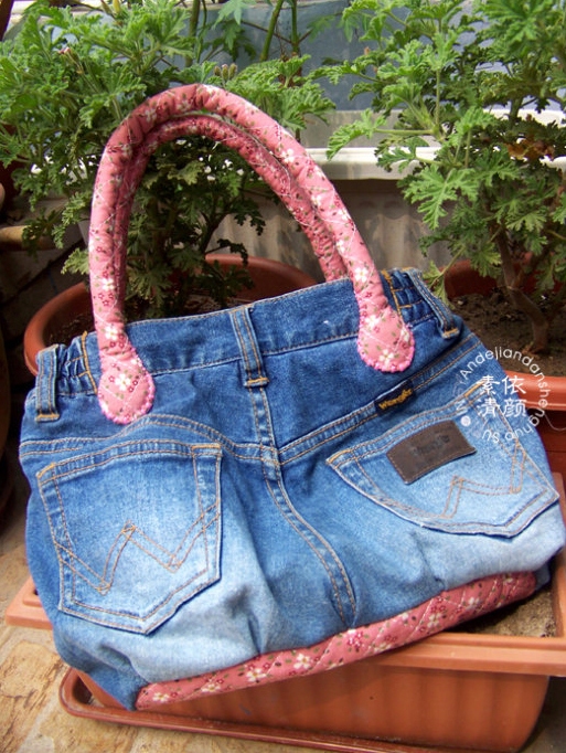 How-to-DIY-Easy-Handbag-from-Old-Jeans-3.jpg