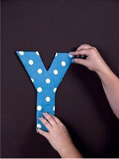 How-to-DIY-Easy-Letter-Wall-Decals-6.jpg