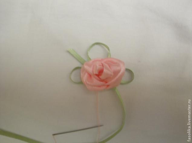 How-to-DIY-Easy-Satin-Ribbon-Rosette-with-a-Fork-12.jpg