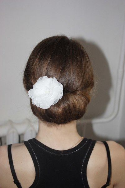 How-to-DIY-Easy-and-Elegant-Bun-Hairstyle-6.jpg