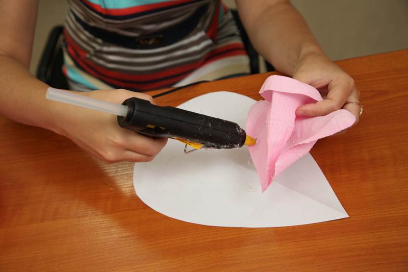 How-to-DIY-Giant-Crepe-Paper-Flower-13.jpg