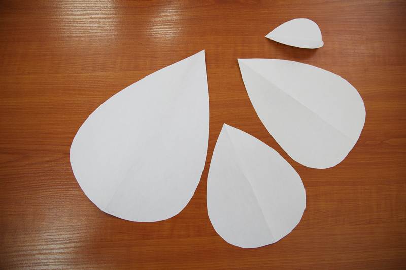 How-to-DIY-Giant-Crepe-Paper-Flower-3.jpg