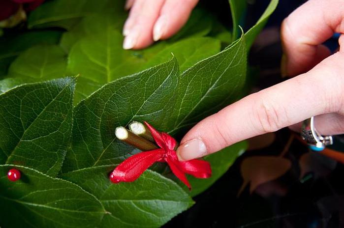 How-to-DIY-Heart-of-Roses-and-Strawberries-11.jpg