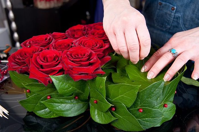 How-to-DIY-Heart-of-Roses-and-Strawberries-6.jpg