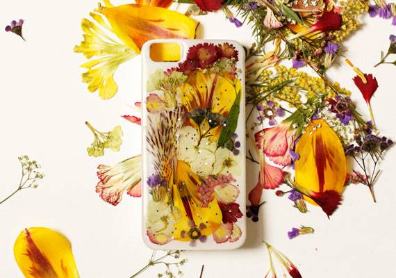 How to DIY Pressed Dried Flower iPhone Case