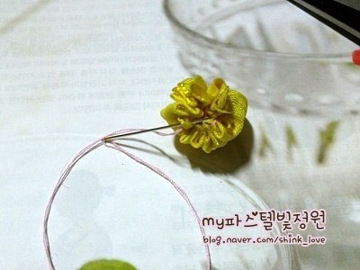 How-to-DIY-Pretty-Satin-Ribbon-Flower-Hair-Clip-5.jpg