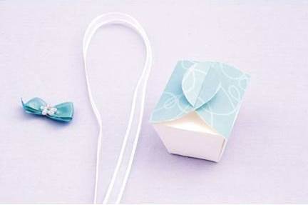 How-to-DIY-Simple-Nice-Gift-Box-8.jpg