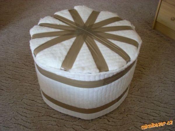 How-to-DIY-Simple-Ottoman-from-Plastic-Bottles-3.jpg