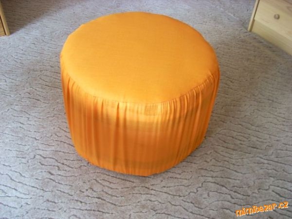 How-to-DIY-Simple-Ottoman-from-Plastic-Bottles-4.jpg