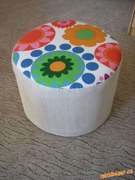 How-to-DIY-Simple-Ottoman-from-Plastic-Bottles-7.jpg