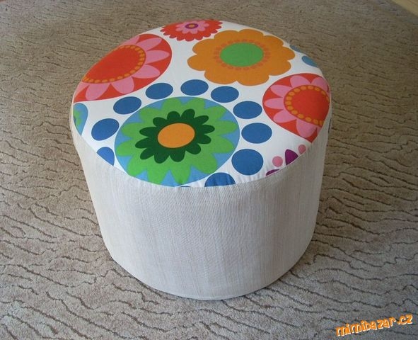 How-to-DIY-Simple-Ottoman-from-Plastic-Bottles-9.jpg