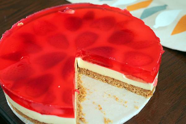 How to DIY Yummy Strawberry Jelly Hearts Cheesecake 5