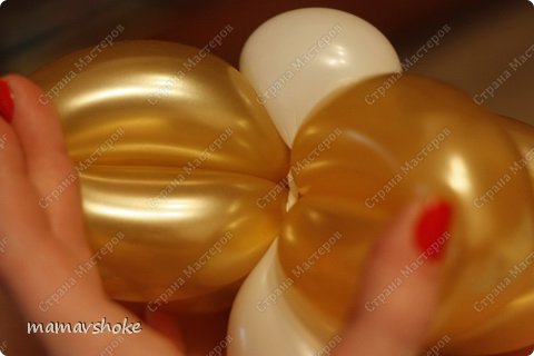 How-to-Make-DIY-Balloon-Daisy-Flower-Bouquet-14.jpg
