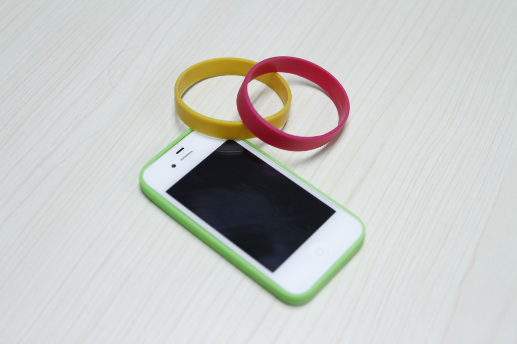 How-to-Make-Easy-DIY-iPhone-Bumper-Case-6.jpg
