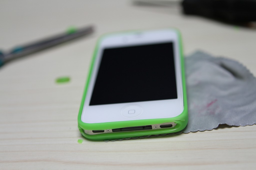 How-to-Make-Easy-DIY-iPhone-Bumper-Case-7.jpg
