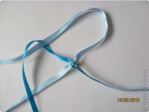 How-to-Weave-DIY-Easy-Ribbon-Bracelet-2.jpg