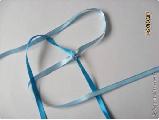 How-to-Weave-DIY-Easy-Ribbon-Bracelet-3.jpg