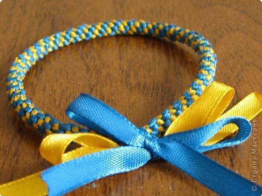 How-to-Weave-DIY-Easy-Ribbon-Bracelet-5.jpg