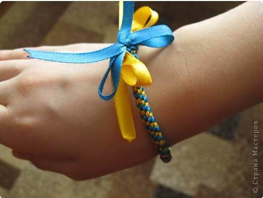 How to Weave DIY Easy Ribbon Bracelet