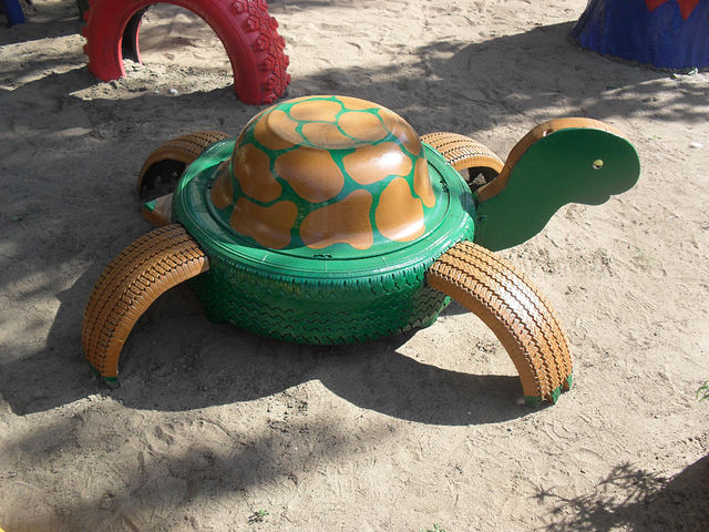 40+ Creative DIY Ideas to Repurpose Old Tire into Animal Shaped Garden Decor --> Tire Turtle