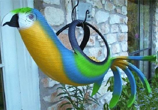 40+ Creative DIY Ideas to Repurpose Old Tire into Animal Shaped Garden Decor --> Tire Parrot