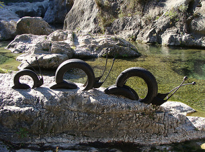 40+ Creative DIY Ideas to Repurpose Old Tire into Animal Shaped Garden Decor --> Tire Snails