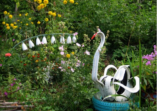 40+ Creative DIY Ideas to Repurpose Old Tire into Animal Shaped Garden Decor --> Tire Swan