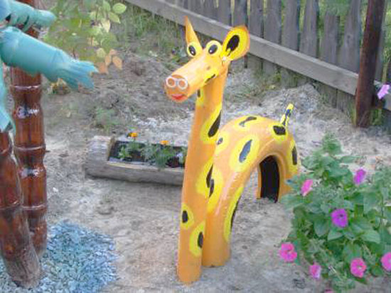 40+ Creative DIY Ideas to Repurpose Old Tire into Animal Shaped Garden Decor --> Tire Giraffe