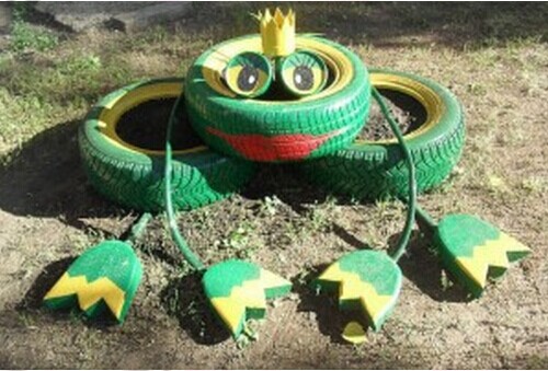 40+ Creative DIY Ideas to Repurpose Old Tire into Animal Shaped Garden Decor --> Tire Frog