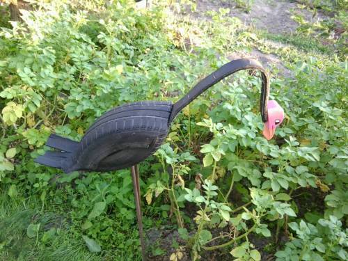 40+ Creative DIY Ideas to Repurpose Old Tire into Animal Shaped Garden Decor --> Tire Flamingo