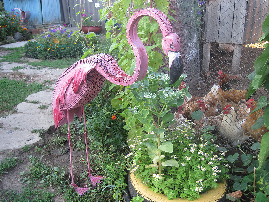 40+ Creative DIY Ideas to Repurpose Old Tire into Animal Shaped Garden Decor --> Tire Flamingo