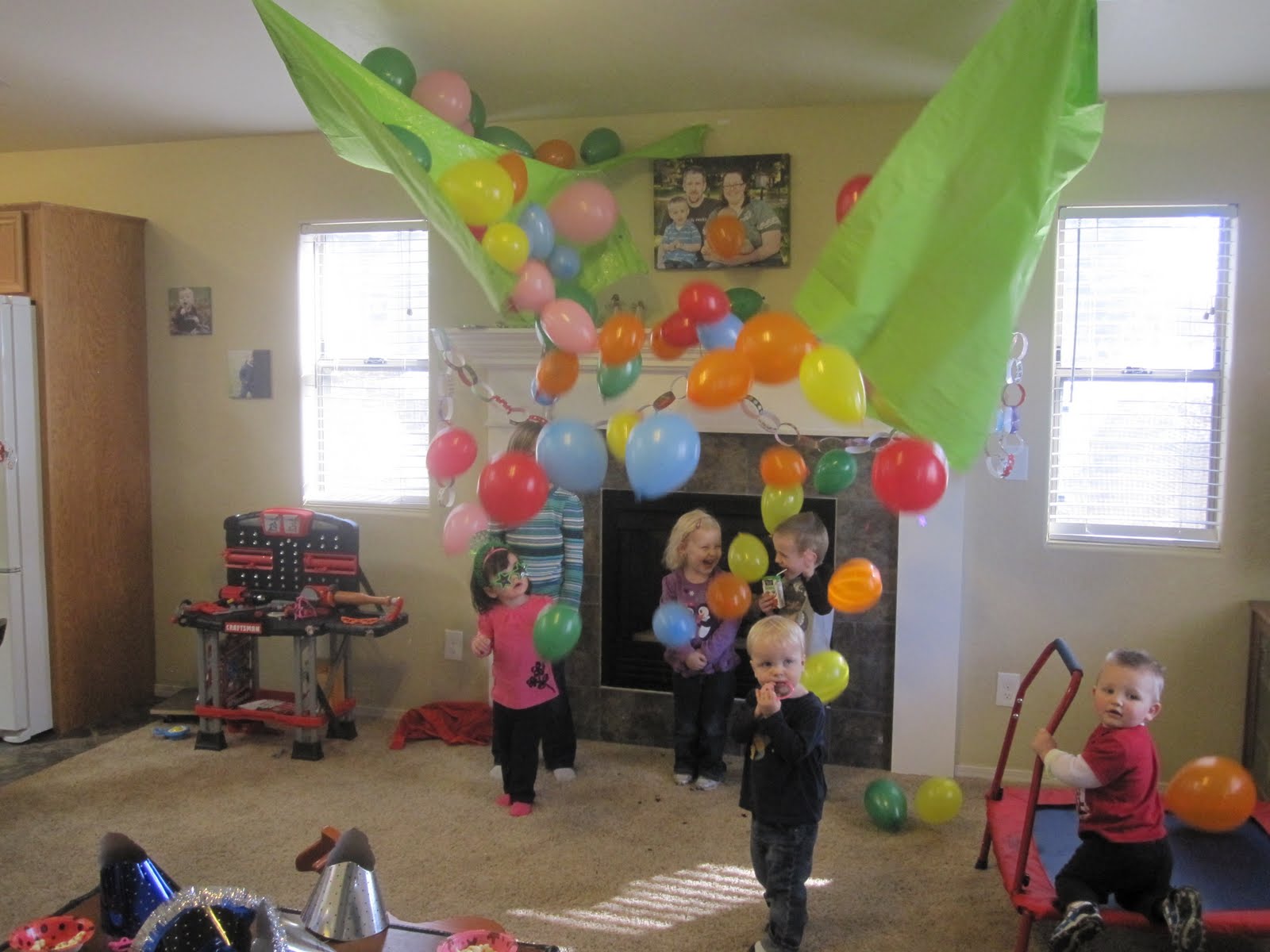 45+ Fun and Creative Ways to Use Balloons --> DIY Balloon Drop