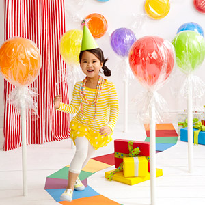 45+ Fun and Creative Ways to Use Balloons --> Balloon Lollipops