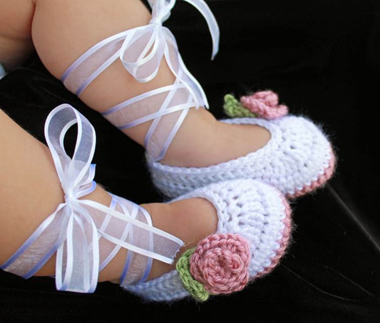 How to Crochet Adorable DIY Baby Ballerina Booties
