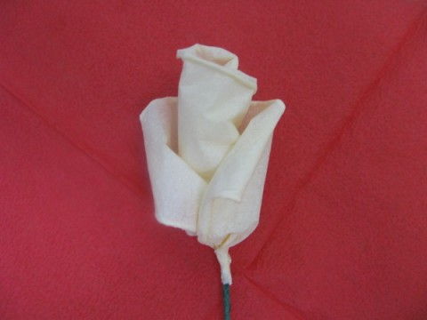 How to DIY Beautiful Crepe Paper Roses 17