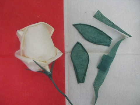 How to DIY Beautiful Crepe Paper Roses 23