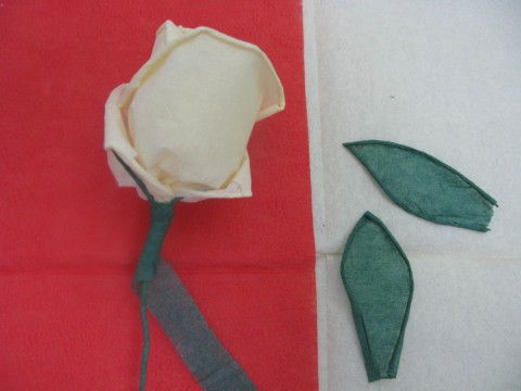 How to DIY Beautiful Crepe Paper Roses 24