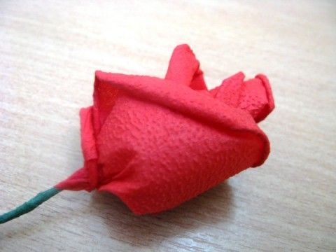 How to DIY Beautiful Crepe Paper Roses 27