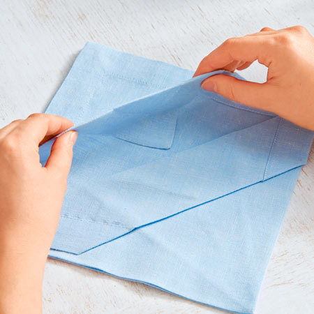 How-to-DIY-Beautiful-Napkin-Fold-with-Pockets-2.jpg