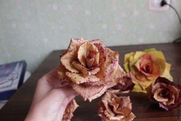 How-to-DIY-Beautiful-Roses-from-Autumn-Leaves-10.jpg