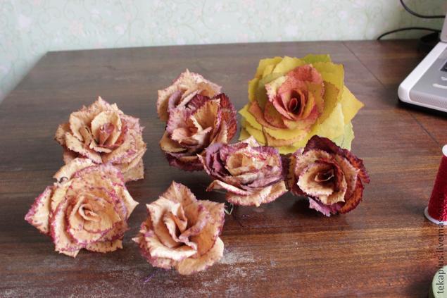 How-to-DIY-Beautiful-Roses-from-Autumn-Leaves-11.jpg
