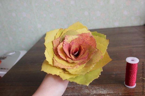 How-to-DIY-Beautiful-Roses-from-Autumn-Leaves-9.jpg