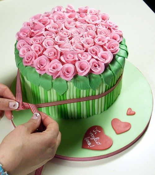 How-to-DIY-Bouquet-of-Roses-Cake-Decoration-13.jpg