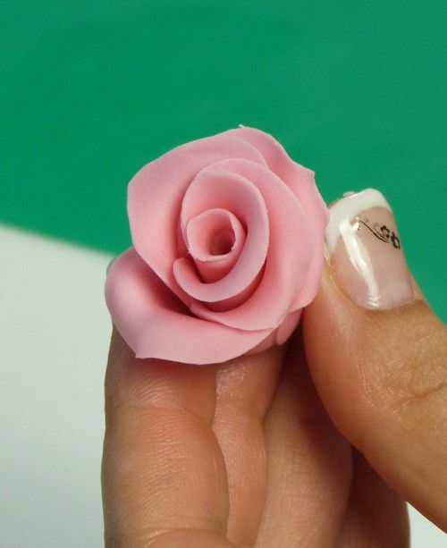 How-to-DIY-Bouquet-of-Roses-Cake-Decoration-4.jpg