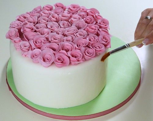 How-to-DIY-Bouquet-of-Roses-Cake-Decoration-5.jpg