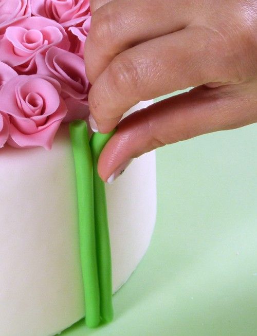 How-to-DIY-Bouquet-of-Roses-Cake-Decoration-6.jpg